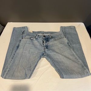 Hollister Jeans Mens 32x34 Denim Skinny Fit Light Wash Blue Button closure